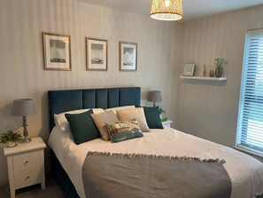 3 slaapkamers, een strijkplank/strijkijzer, wifi, beddengoed