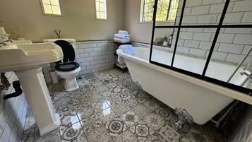 Asciugamani, sapone, carta igienica