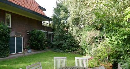 Cozy house with garden, within walking distance of promenade and beach in Vlissingen