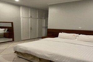 2 chambres, fer et planche à repasser, Wi-Fi, draps fournis