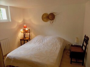 4 bedrooms, bed sheets