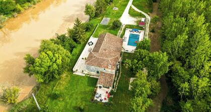 Charming 3-bedroom villa with pool and AC in fabulous Fronsac accross a river