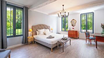 3 slaapkamers, een strijkplank/strijkijzer, wifi, beddengoed