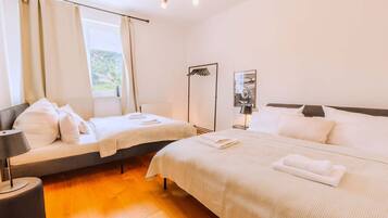 7 Schlafzimmer, Schreibtisch, WLAN, Bettwäsche