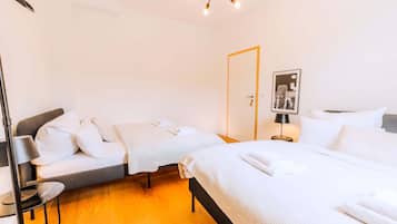 7 Schlafzimmer, Schreibtisch, WLAN, Bettwäsche