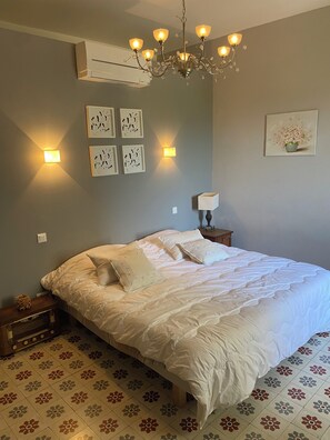 2 bedrooms, iron/ironing board, travel cot, free WiFi