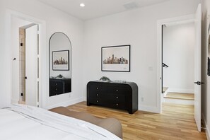 3 bedrooms, iron/ironing board, Internet, bed sheets