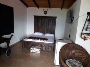 5 bedrooms, WiFi, bed sheets