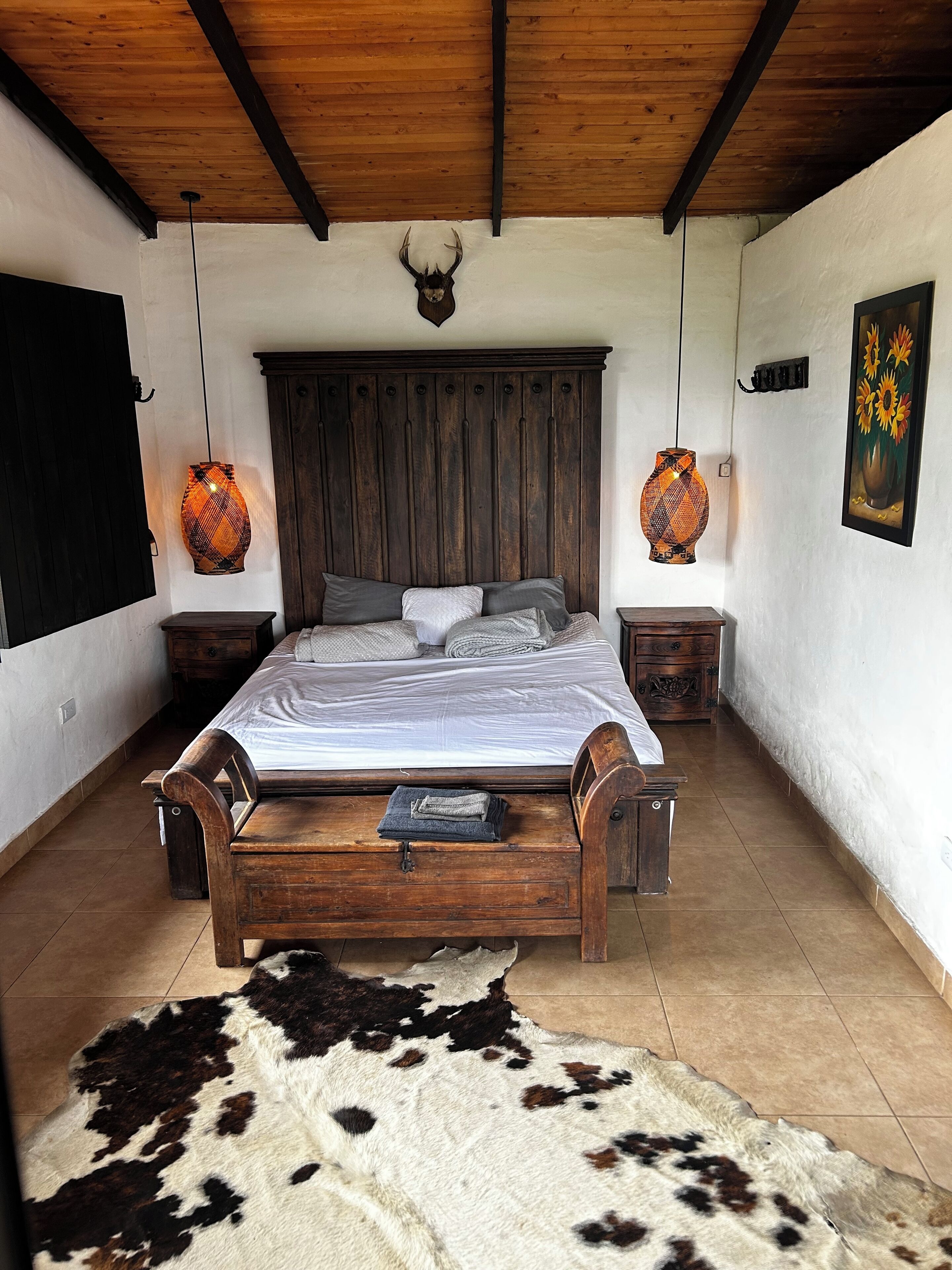 5 室のベッドルーム、WiFi (無料)、ベッドシーツ