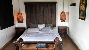A bedroom with a wooden bed, a cowhide rug, and a wooden ceiling. - 5BR Cabin w/Heated Pool+Mountain Views/Fire Place (Villahermosa)