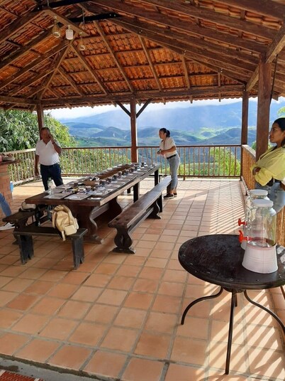 5BR Cabin w/Heated Pool+Mountain Views/Fire Place