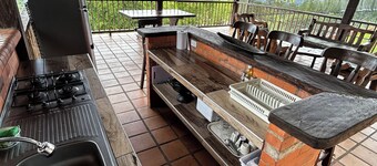 5BR Cabin w/Heated Pool+Mountain Views/Fire Place