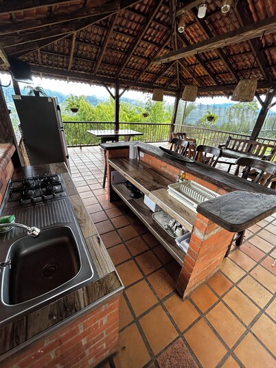 5BR Cabin w/Heated Pool+Mountain Views/Fire Place