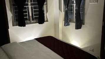 Basic Room | Soundproofing, free WiFi