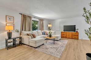 Smart TV - Fall Bliss: Charming 3BR Home with Sauna & Hot Tub (Evansville)