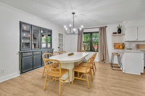 Dining - Fall Bliss: Charming 3BR Home with Sauna & Hot Tub (Evansville)