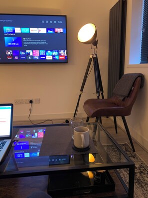 Interior - Bachelor Pad Studio Apartment (Maidenhead)