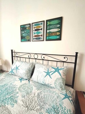 4 bedrooms, bed sheets