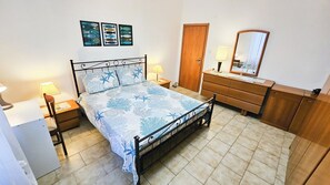 4 bedrooms, bed sheets