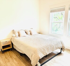 3 bedrooms, iron/ironing board, WiFi, bed sheets - New 3-bedroom house in Port Charlotte (Port Charlotte)