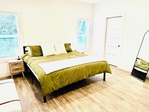 3 slaapkamers, een strijkplank/strijkijzer, wifi, beddengoed