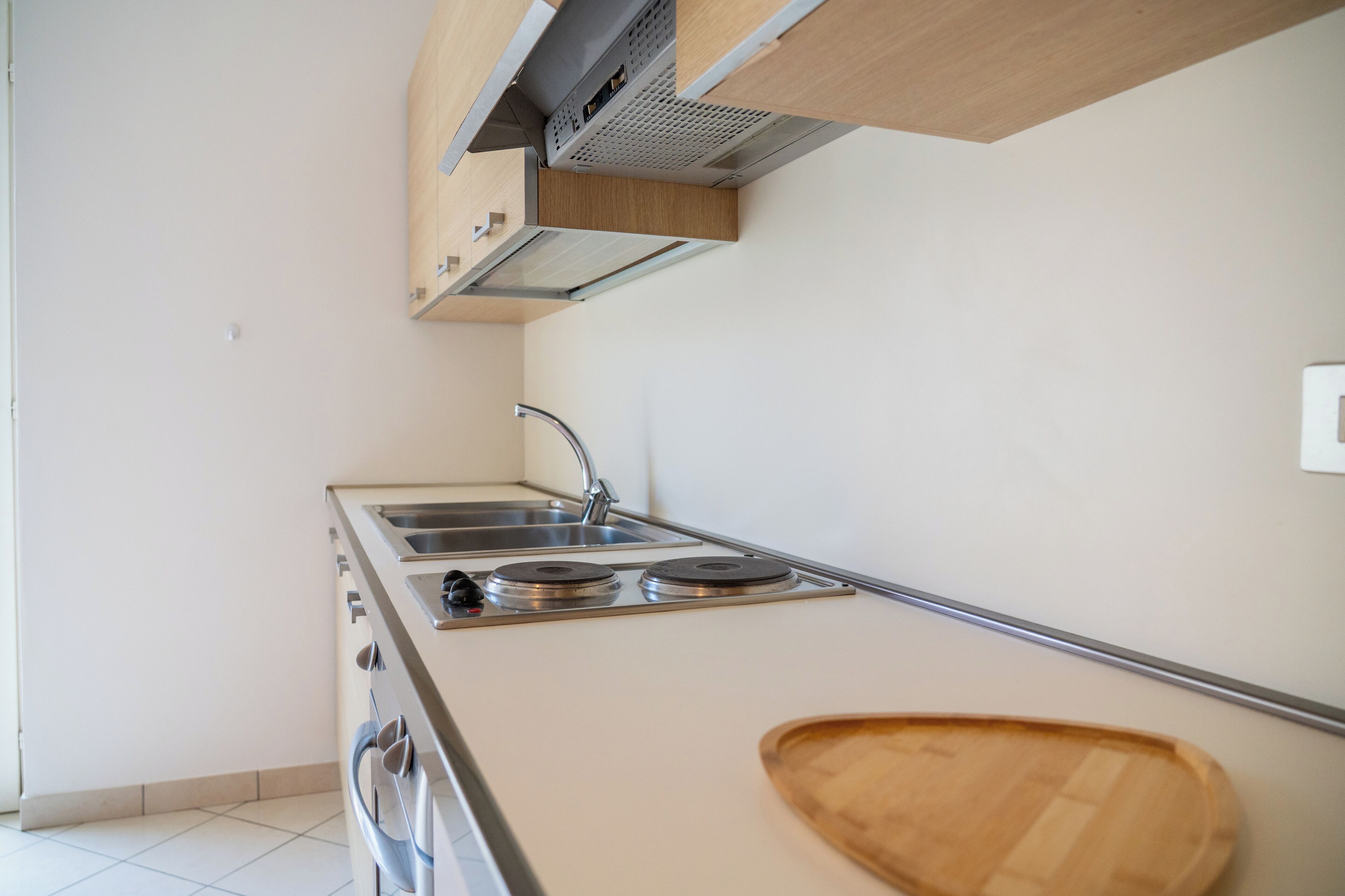 Refrigerador, horno, parrilla de estufa y cafetera y tetera 