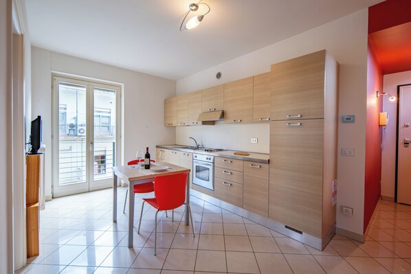 Fridge, oven, stovetop, coffee/tea maker - Happy Central Apartment 1 (Alba)