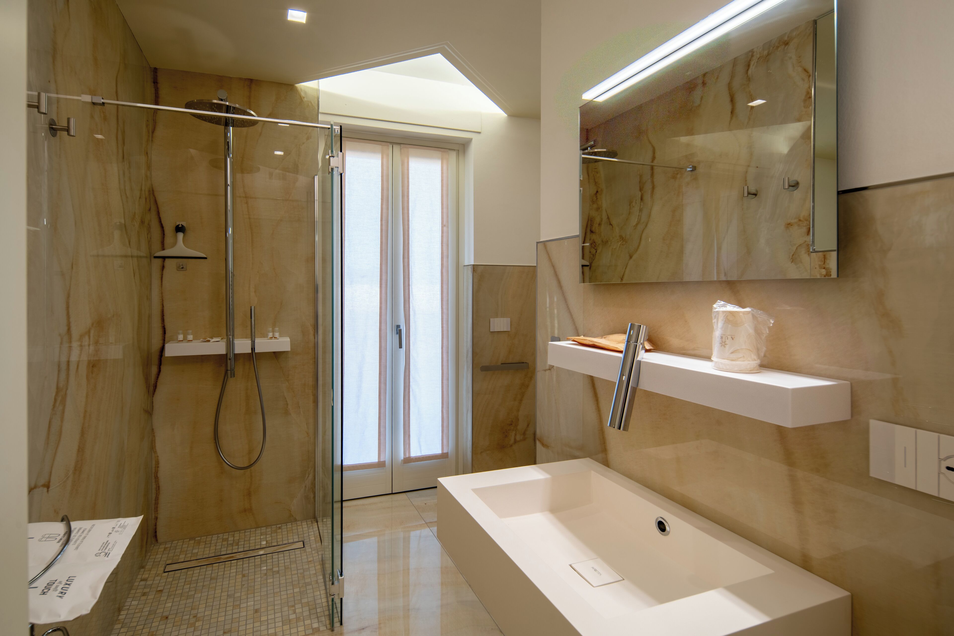 Dusche, Haartrockner, Bidet, Handtücher