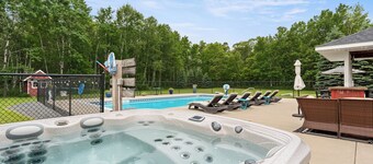 Hilltop Retreat! Pool&HotTub|Large Families|Trails