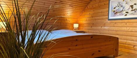 2 bedrooms, travel cot, free WiFi