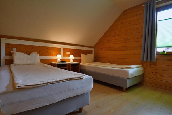 2 bedrooms, travel crib, free WiFi, bed sheets