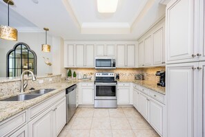 Køleskab, mikrobølgeovn, ovn, opvaskemaskine