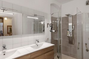 Shower, hair dryer, towels