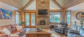 Stunning Lake Eufaula Waterfront Home in Dixie Cove