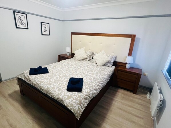 Iron/ironing board, WiFi, bed sheets