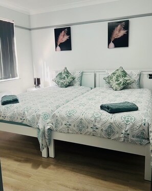 2 chambres, fer et planche à repasser, Wi-Fi gratuit, draps fournis