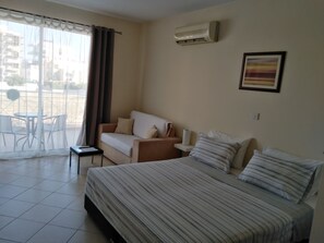 1 habitación y caja de seguridad en la habitación