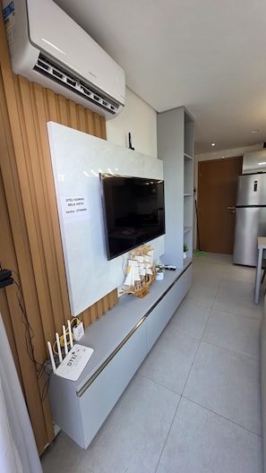 Appartement Confort, vue cour intérieure | Coin séjour