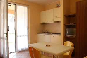 Fridge, microwave, coffee/tea maker, toaster