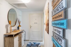 Interior - Apartment 'Montana Amor' with Mountain View, Balcony and Wi-Fi (Prutz)