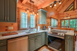 Microwave, oven, stovetop, dishwasher - Hickory Haven at Trickle Creek (Logan)