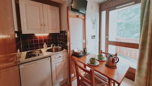 Apartment | Private kitchen - Compact Retreat in Les Deux Alpes (Les Deux Alpes)