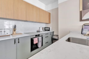 Refrigerador, microondas, horno y lavavajillas 