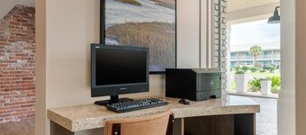 Pet-Friendly Suite Near Beach â Ideal for Families | Pool, Parking, Breakfast