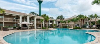 Pet-Friendly Suite Near Beach – Ideal for Families | Pool, Parking, Breakfast