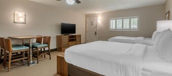 Pet-Friendly Suite Near Beach – Ideal for Families | Pool, Parking, Breakfast