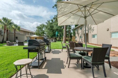 Discover Jekyll Island from a Charming Retreat | Pool, Free Breakfast & Parking