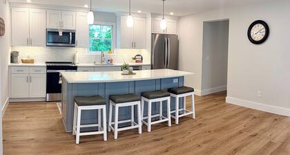Newly renovated 4-bedroom farmhouse on beautiful vineyard - Great location.