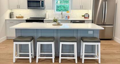 Newly renovated 4-bedroom farmhouse on beautiful vineyard - Great location.