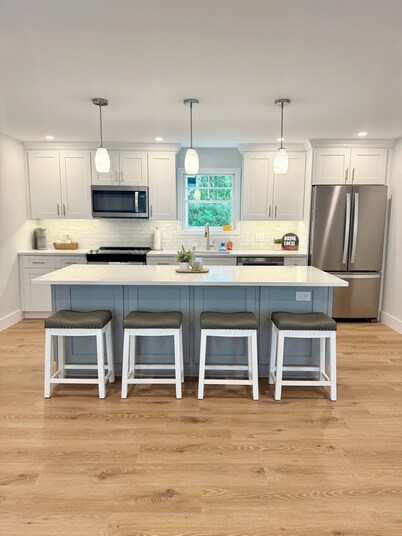 Newly renovated 4-bedroom farmhouse on beautiful vineyard - Great location.